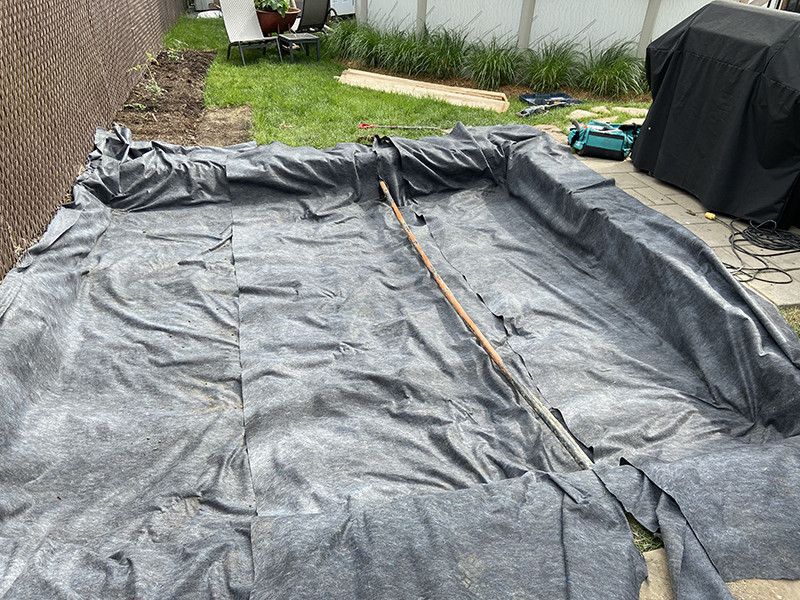 Excavation coffrage et preparation de coule et finition de beton - Travaux de préparation, coffrage, coule et finition de béton pour une dalle extérieure