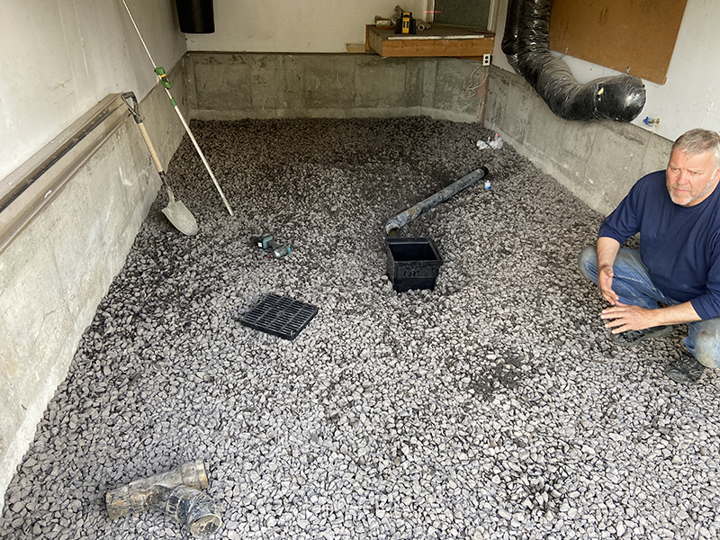 Travaux preparation coule et finition de beton a Longueuil - Briser et sortir le vieux béton du garage, remplacer la roche, coule et finition de béton