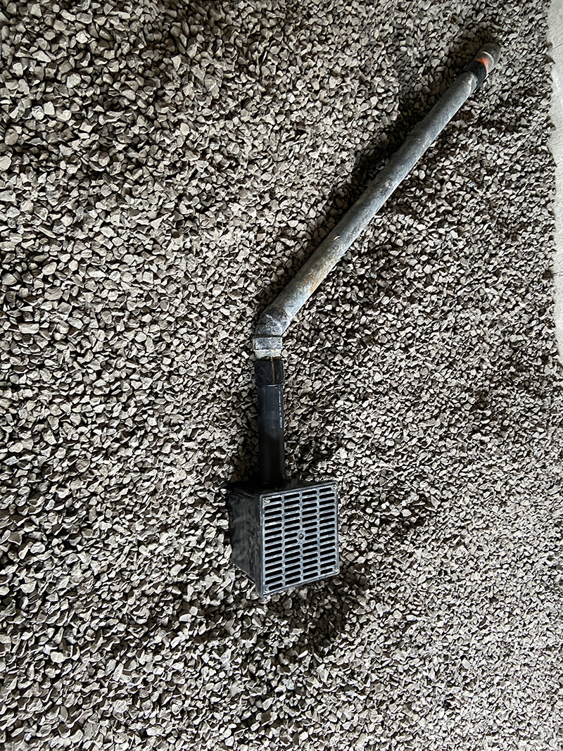 Travaux preparation coule et finition de beton a Longueuil - Briser et sortir le vieux béton du garage, remplacer la roche, coule et finition de béton