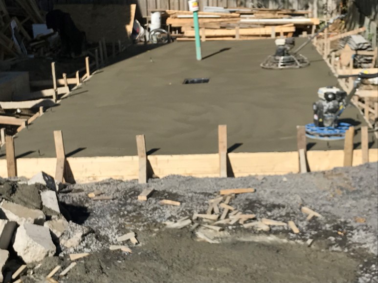 Coule et finition de beton a la machine - Travaux de coule et finition de dalle de béton avec machine aux lame au diamant