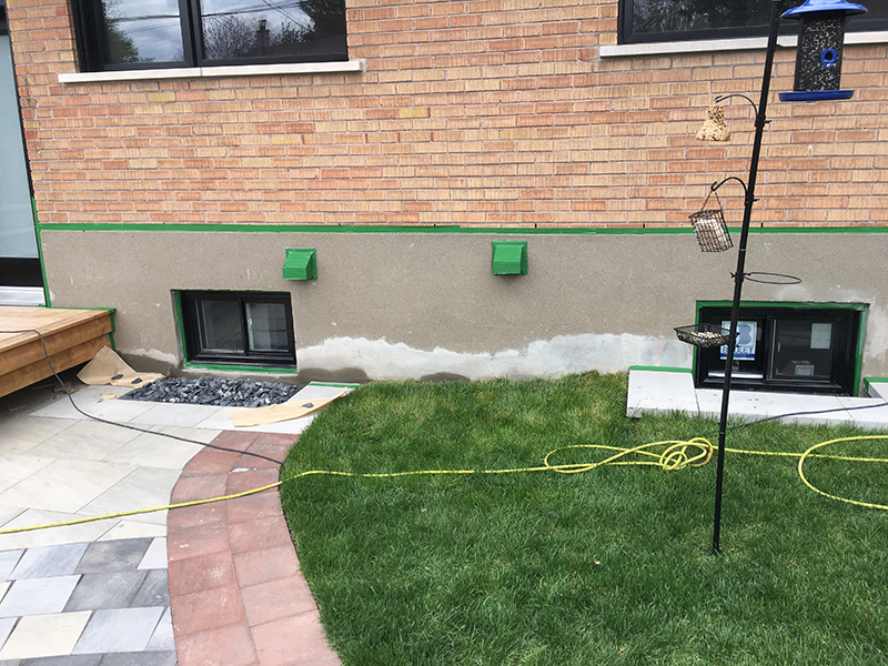 Preparation de finition de solage et crepis - Sablage, préparation pour installation de crépis sur un solage réseidentiel à Longueuil