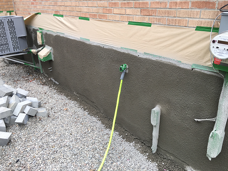 Preparation de finition de solage et crepis - Sablage, préparation pour installation de crépis sur un solage réseidentiel à Longueuil