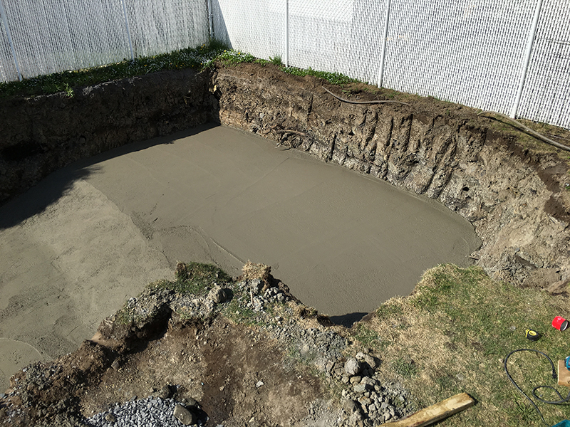 Projet special coule et finition de beton pour une piscine partie 1 - Travaux de d'excavation, coffrage, préparation, coule et finition de béton pour une piscine creusée a Longueuil