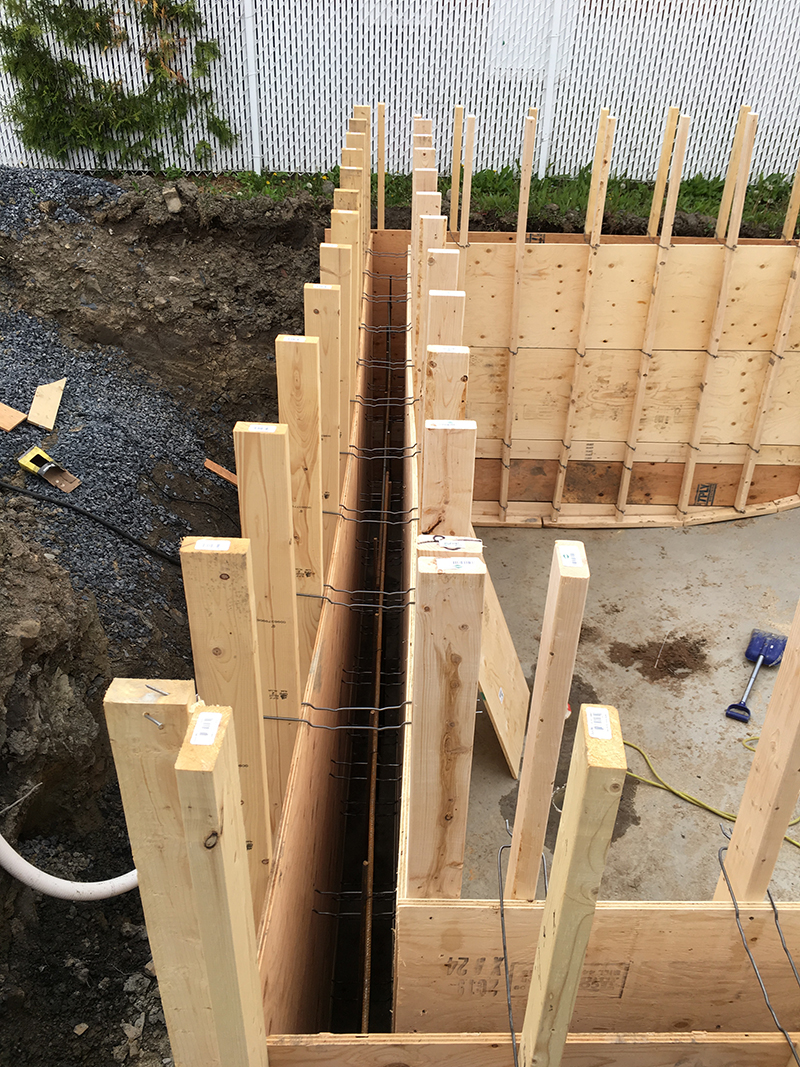 Projet special coule et finition de beton pour une piscine partie 2 - Travaux de coffrage, coule et finition de béton pour une piscine creusée