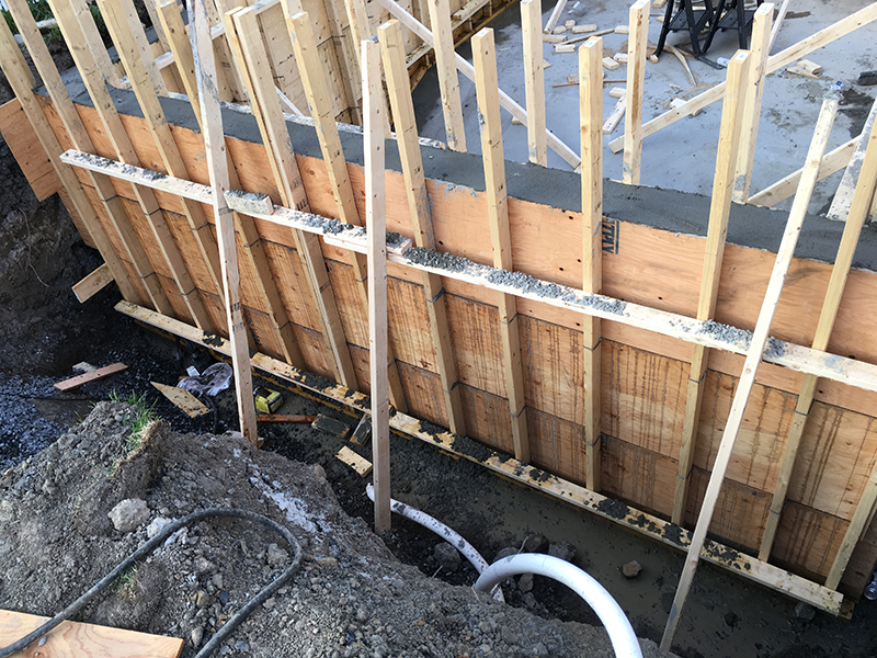 Projet special coule et finition de beton pour une piscine partie 2 - Travaux de coffrage, coule et finition de béton pour une piscine creusée