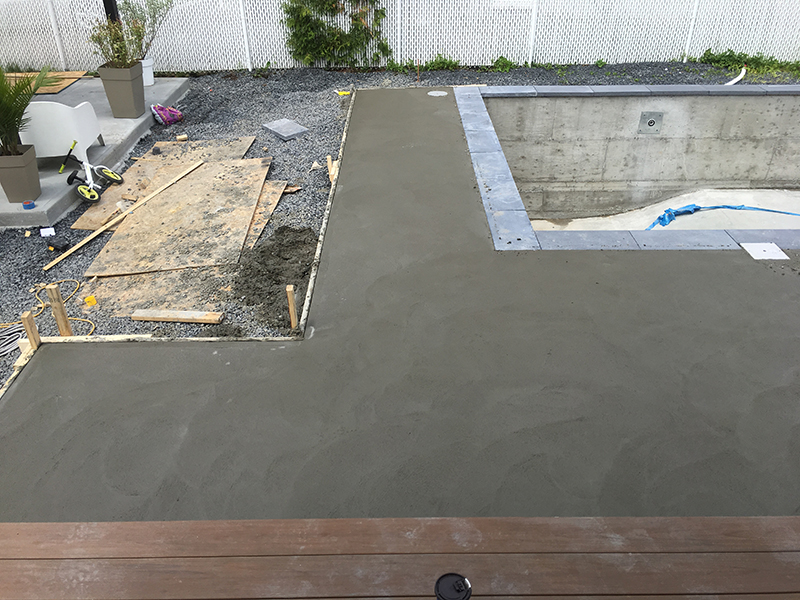 Projet special coule et finition de beton pour une piscine partie 4 - Coule et finition de béton pour une piscine creusée à Longueuil rive-sud de Montréal