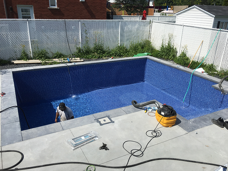 Projet special coule et finition de beton pour une piscine partie 4 - Coule et finition de béton pour une piscine creusée à Longueuil rive-sud de Montréal