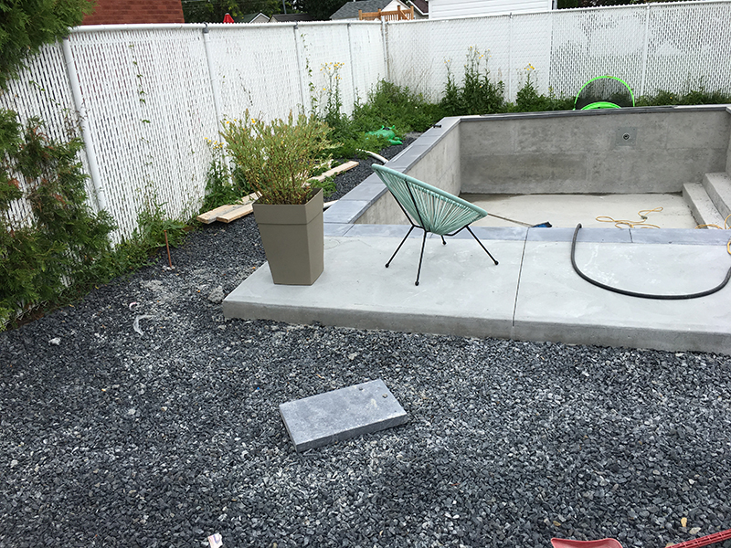 Projet special coule et finition de beton pour une piscine partie 4 - Coule et finition de béton pour une piscine creusée à Longueuil rive-sud de Montréal