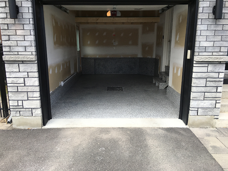 Resurfacage de plancher de garage a Longueuil - Resurfaçage de plancher de béton, sablage de béton et installation de recouvrement de béton au polyuréa