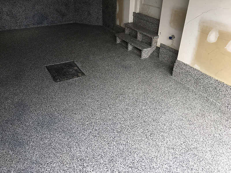 Resurfacage de plancher de garage a Longueuil - Resurfaçage de plancher de béton, sablage de béton et installation de recouvrement de béton au polyuréa