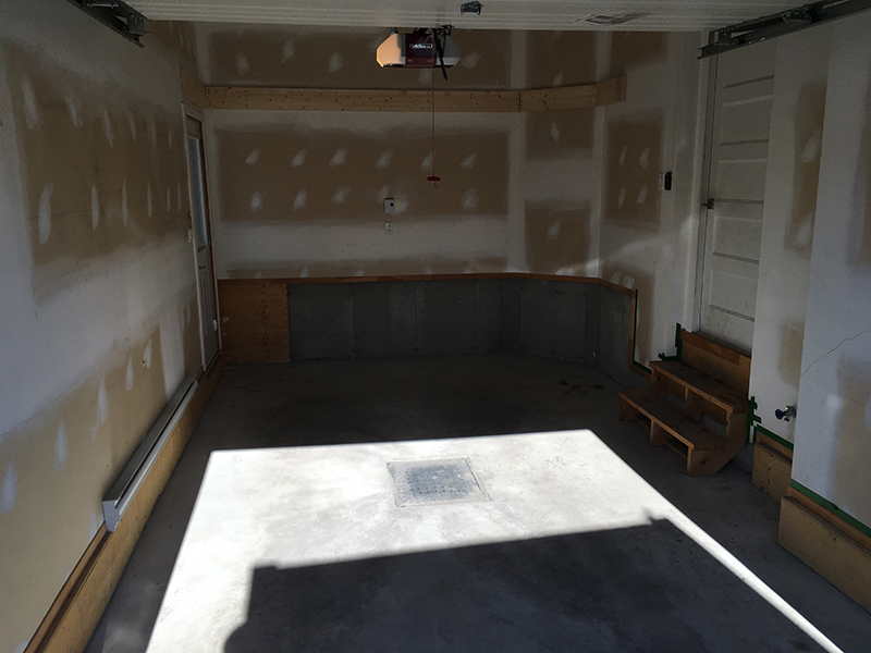 Resurfacage de plancher de garage a Longueuil - Resurfaçage de plancher de béton, sablage de béton et installation de recouvrement de béton au polyuréa