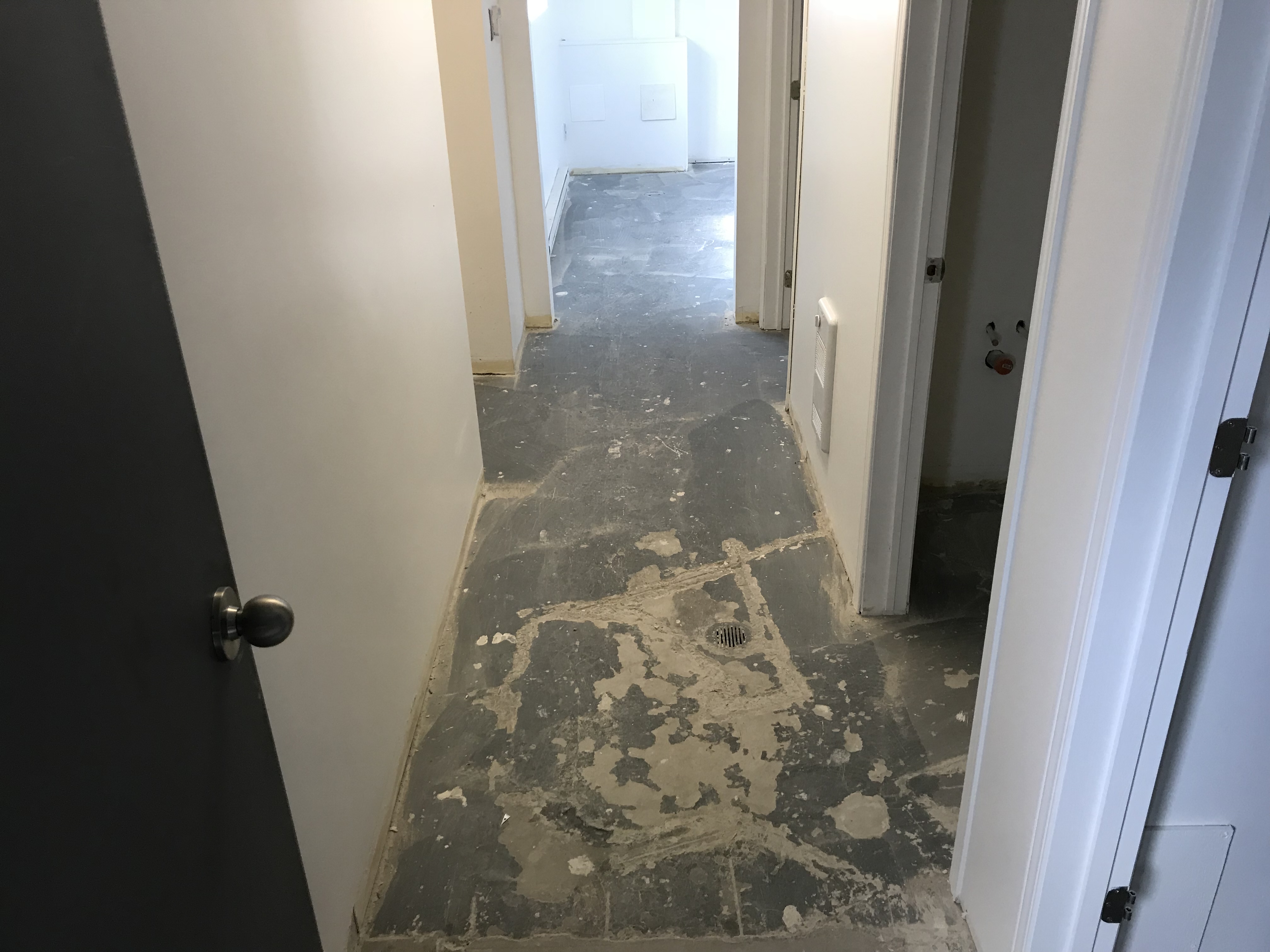 Restauration de plancher de beton avec epoxy - Sabalage au diamant de plancher de béton commercial et installation d'epoxy