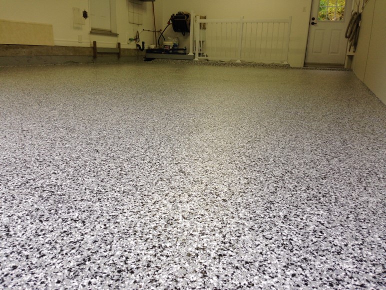 Installation de recouvrement de beton au polyurea - Travaux de restauration de surface de béton, installation de polyuréa à Longueuil sur la rive-sud de Montréal