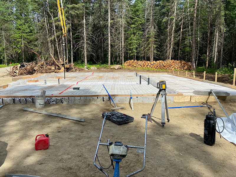 Mise en place et finition du beton pour maison plein pied a Saint-Hubert - mise en place et finition du béton à la truelle mécanique (finition lustrée, polissage du béton, finition à la machine)