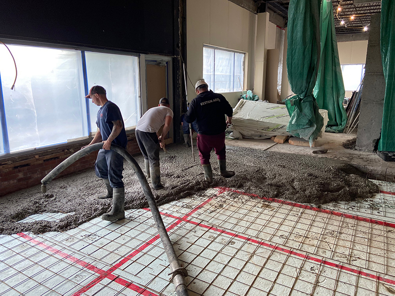Mise en place et finition de beton 3000 pieds carres a Montreal - mise en place et finition du béton et traits de scie 15x15. travaux de coule et finition de béton effectués à Montréal