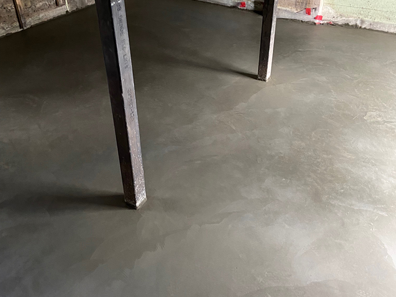 Travaux de coule et finition de sous sol en beton a Montreal - mise en place et finition du béton à la truelle mécanique (finition lustrée, polis, finition à la machine)