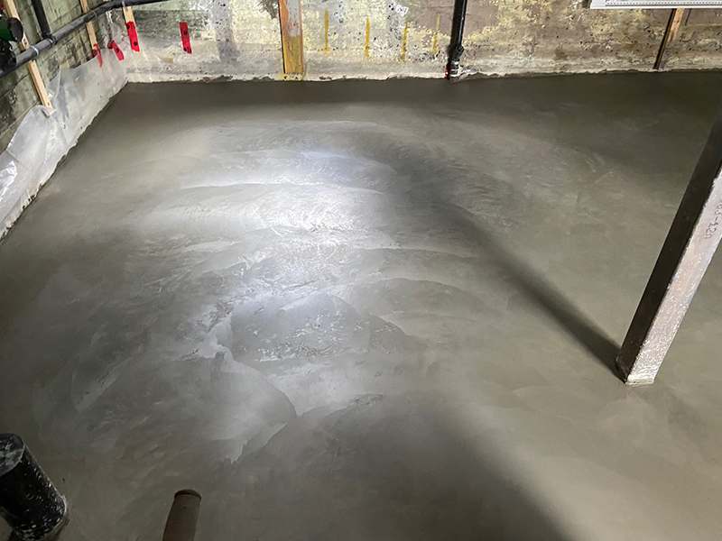 Travaux de coule et finition de sous sol en beton a Montreal - mise en place et finition du béton à la truelle mécanique (finition lustrée, polis, finition à la machine)