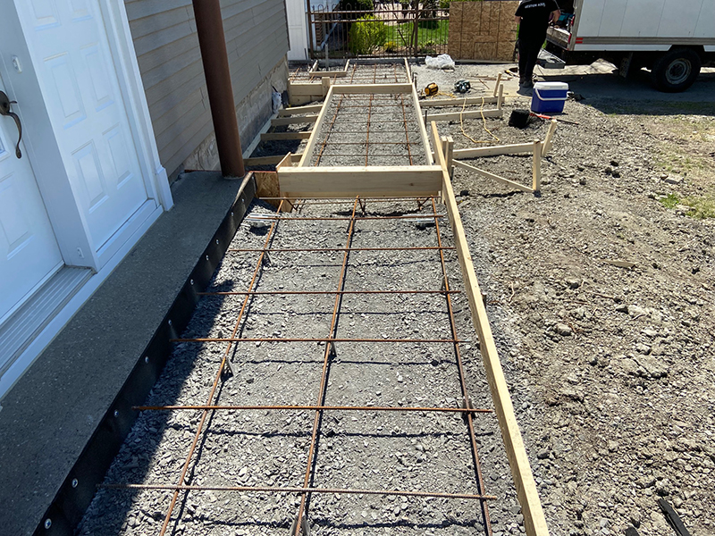 Coule et finition de beton residentiel a Longueuil - Travaux d'excavation, coffrage, installation d'armature, mise en place et finition de béton à Longueuil sur la rive-sud de Montréal