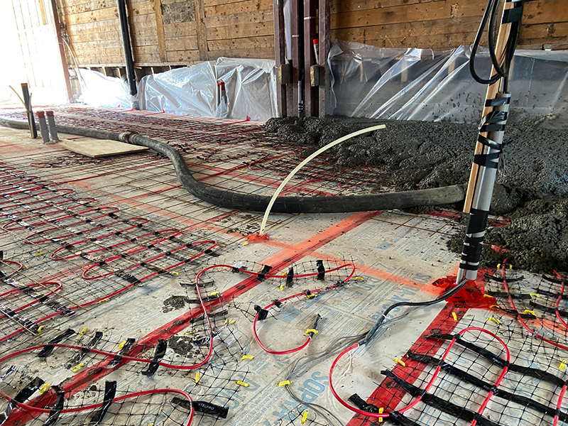 Mise en place et finition de beton a Longueuil rive-sud de Montreal - Mise en place et coule du béton avec une pompe à béton, finition de béton à la machine truelle mécanique (béton polie, lustré ou shiné)
