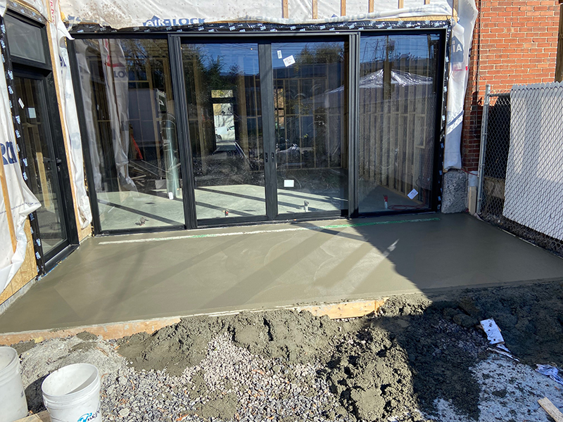 Construction de balcon de beton a Montreal, cle en main - Excavation, coffrage, installation de l’armature, mise en place et finition du béton, traits de scie. Travaux de béton effectués a Montréal 
