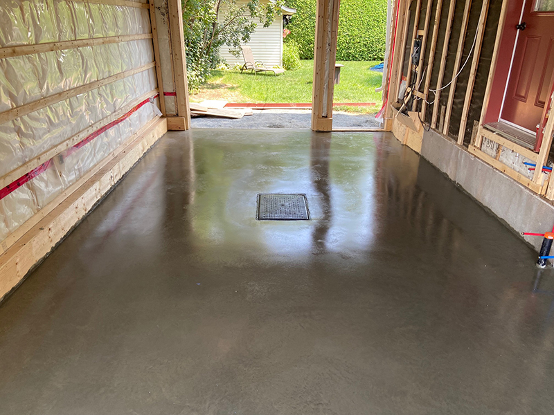 Mise en place et finition de beton pour dalle de garage Longueuil - Finition de plancher de garage en béton à la truelle mécanique avec scellant