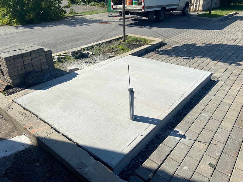 Projet de coule et finition de beton a Montreal Pointe-Claire - Coffrage et mise en place et finition de béton pour dalle de support de génératrice