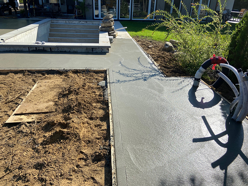 Coffrage mise en place coule et finition de beton lisse a Boucherville - Travaux de coffrage, mise en place, coule et finition de béton lisse à Boucherville sur rive-sud de Montreal