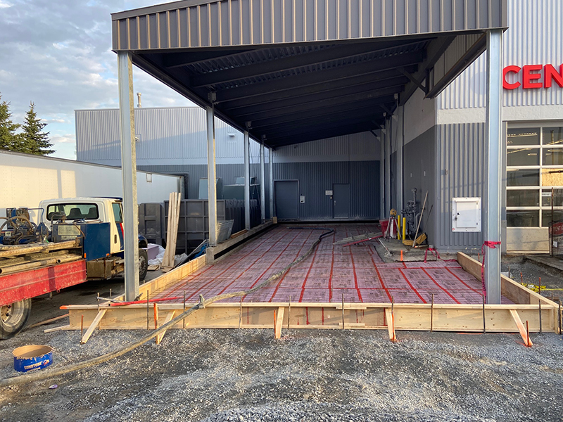 Mise en place coule et finition de beton a Terrebonne - Travaux de construction de béton, mise en place et finition d'une dalle de béton commerciale à Terrebonne