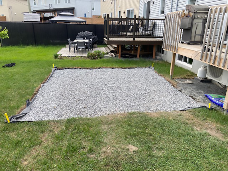 Coule et finition de dalle de beton a Boucherville sur la rive-sud de Montreal - Projet clé en main, excavatio , coffrage, mise en place et finition du béton pour dalle de béton (gazébo, patio, dalle pour spa, terrasse)