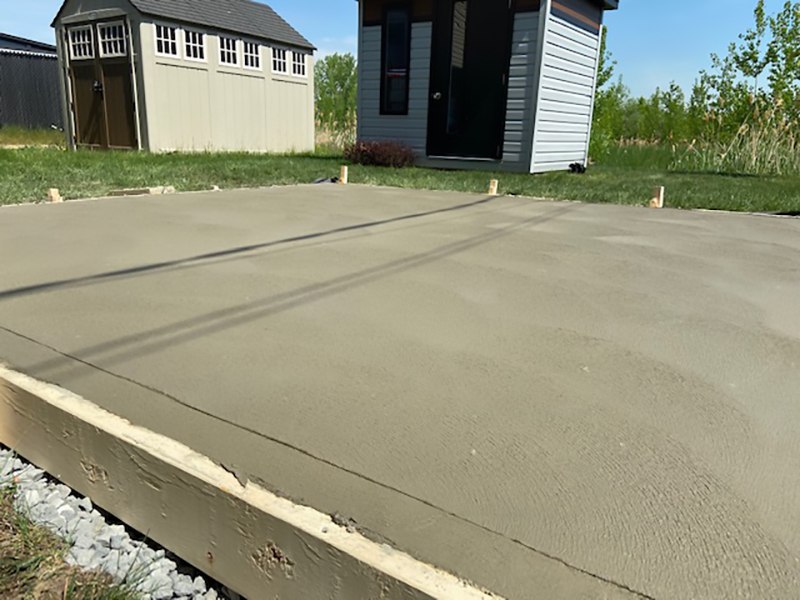Coule et finition de dalle de beton a Boucherville sur la rive-sud de Montreal - Projet clé en main, excavatio , coffrage, mise en place et finition du béton pour dalle de béton (gazébo, patio, dalle pour spa, terrasse)