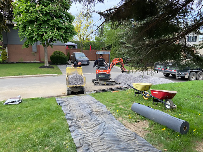 Mise en place coule et finition de beton a Boucherville - Projet clé en main, excavation, coffrage, mise en place et finition du béton. Travaux effectués à Boucherville sur la rive-sud de Montréal