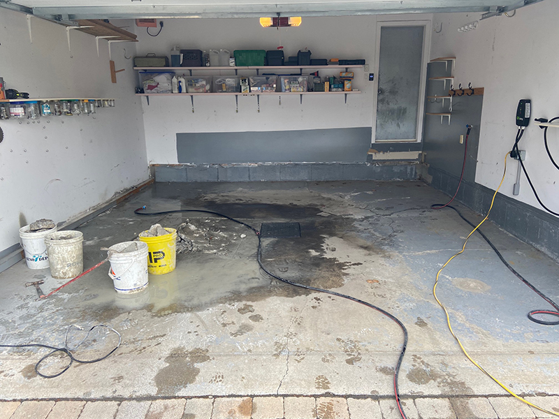 Restauration dalle de beton et pyrite a Varennes rive-sud de Montreal - Travaux de pyrite, démolition du béton, remplir le garage avec un remblai de 3/4 net certifier db, mise en place et finition de béton