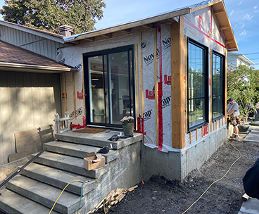 Travaux de coffrage coule et finition de balcon en beton a Boucherville - Coffrage des balcons et mise en place et finition du béton. Travaux de béton effectués à Boucherville sur la rive-sud de Montréal