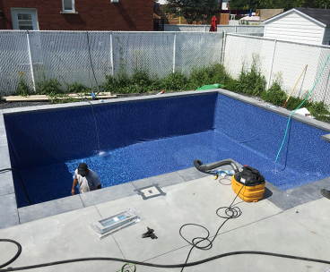 Projet special coule et finition de beton pour une piscine partie 4 - Coule et finition de béton pour une piscine creusée à Longueuil rive-sud de Montréal