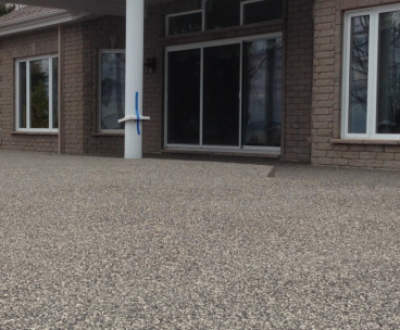 Restauration de balcon en beton - Travaux de sablage de béton et installation de recouvrement de béton au polyuréa. Travaux effectués à Longueuil