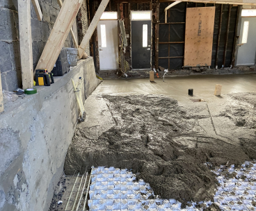 Coule et finition de beton a Longueuil - Travaux de reconstruction d'une dalle de béton, démolition, préparation, coule et finition de béton