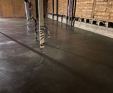 Mise en place et finition de beton a Longueuil rive-sud de Montreal - Mise en place et coule du béton avec une pompe à béton, finition de béton à la machine truelle mécanique (béton polie, lustré ou shiné)