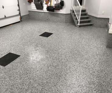 Recouvrement de plancher de garage - Sablage, préparation et installation de polyuréa sur un plancher de garage en béton